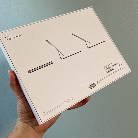 Apple Magic Keyboard for iPad Pro 11 inch and iPad Air - Picture 2 of 6